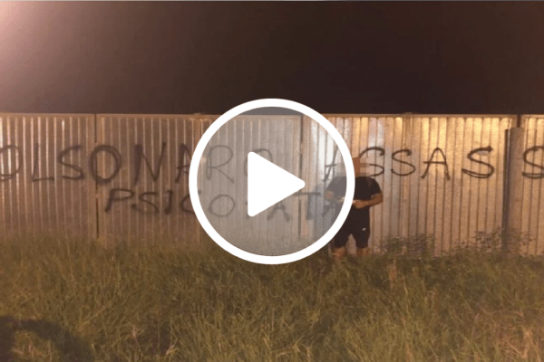 Professor universitário é flagrado pichando ‘Bolsonaro assassino’ em muro