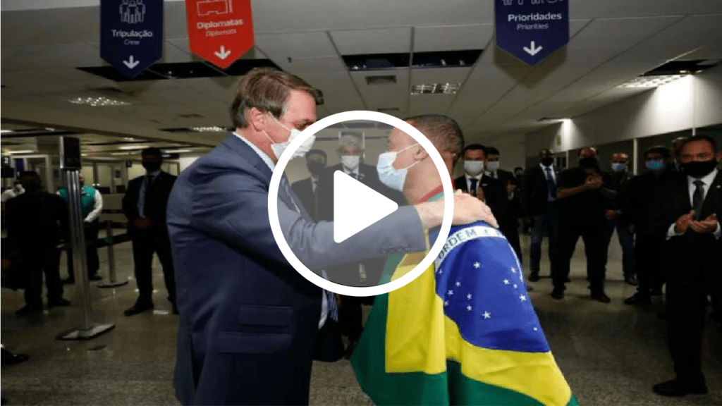 Robson chega ao Brasil e é recebido por Jair Bolsonaro