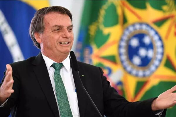 "A população merece saber", diz Bolsonaro ao cobrar nomes de responsáveis por aprovação da vacina para crianças