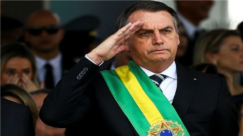 Bolsonaro sobre a Presidência: "O que me conforta é saber que não tem um comunista sentado na cadeira"