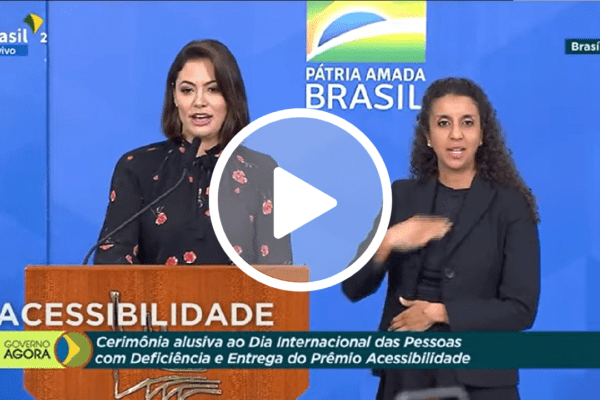 Michelle Bolsonaro se destaca em cerimônia com o presidente e premia iniciativas: 'Sensibilidade, empatia, solidariedade e respeito’