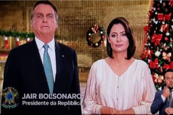 Presidente Bolsonaro e Michelle desejam Natal abençoado aos brasileiros