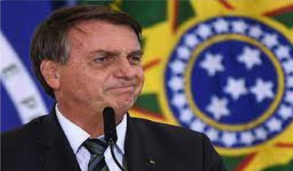 Presidente Bolsonaro critica PT e fala sobre redução de dívida da Petrobras durante sua gestão