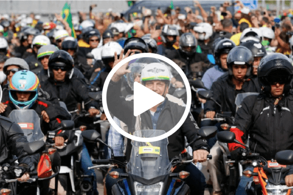 Presidente Bolsonaro é aclamado por multidão durante motociata em Cuiabá