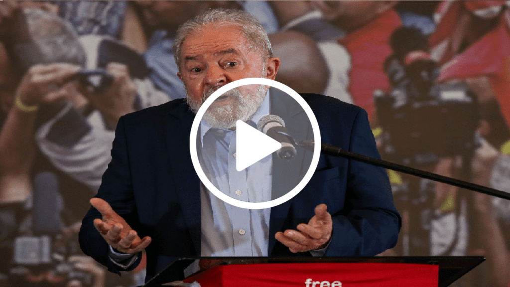 Aos gritos, homem invade evento com Lula