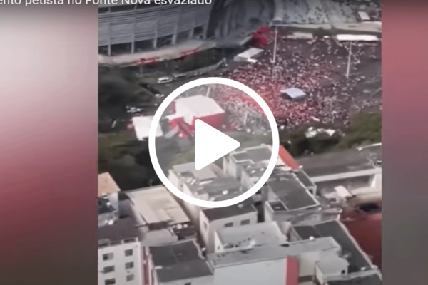 Jovem se infiltra em evento com Lula na Bahia e mostra o grande fracasso de público